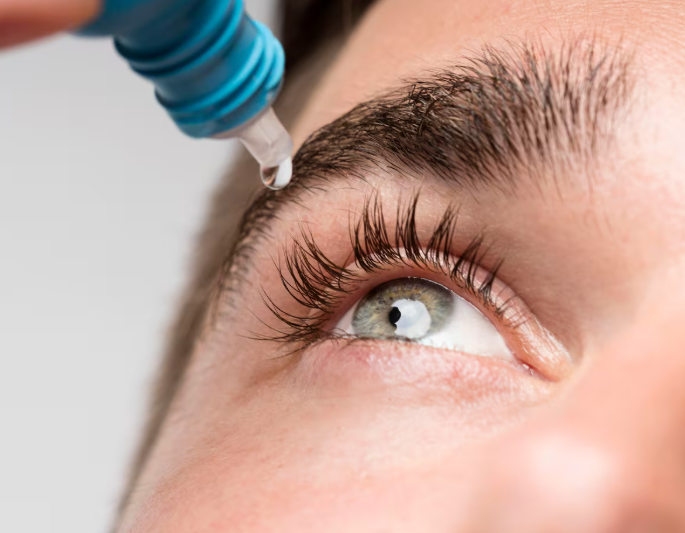 Adiós a los lentes: EE UU aprueba el uso de gotas que corrigen la visión